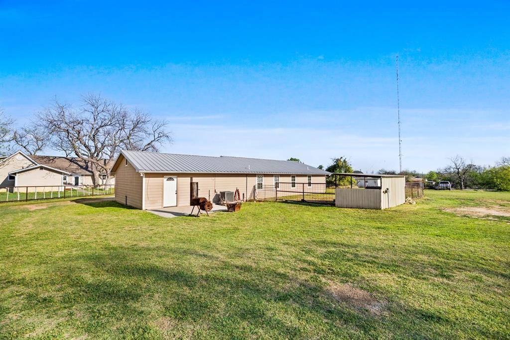 207 N Sand Street, Comanche, TX 76442