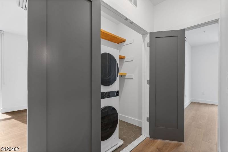 21 Lincoln Park #203, Newark City, NJ 07102