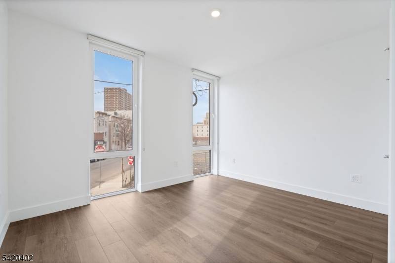 21 Lincoln Park #203, Newark City, NJ 07102