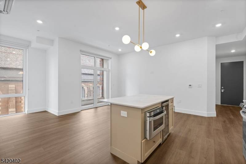 21 Lincoln Park #203, Newark City, NJ 07102