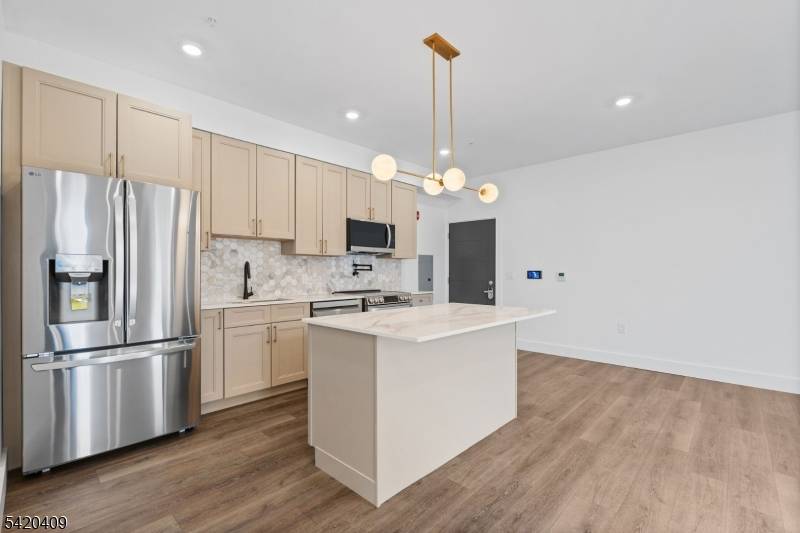 21 Lincoln Park #100, Newark City, NJ 07102