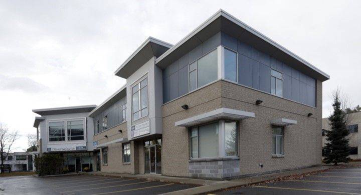 28 Deakin ST #201, Country Place - Pineglen - Crestview And Area, ON K2E 8B7