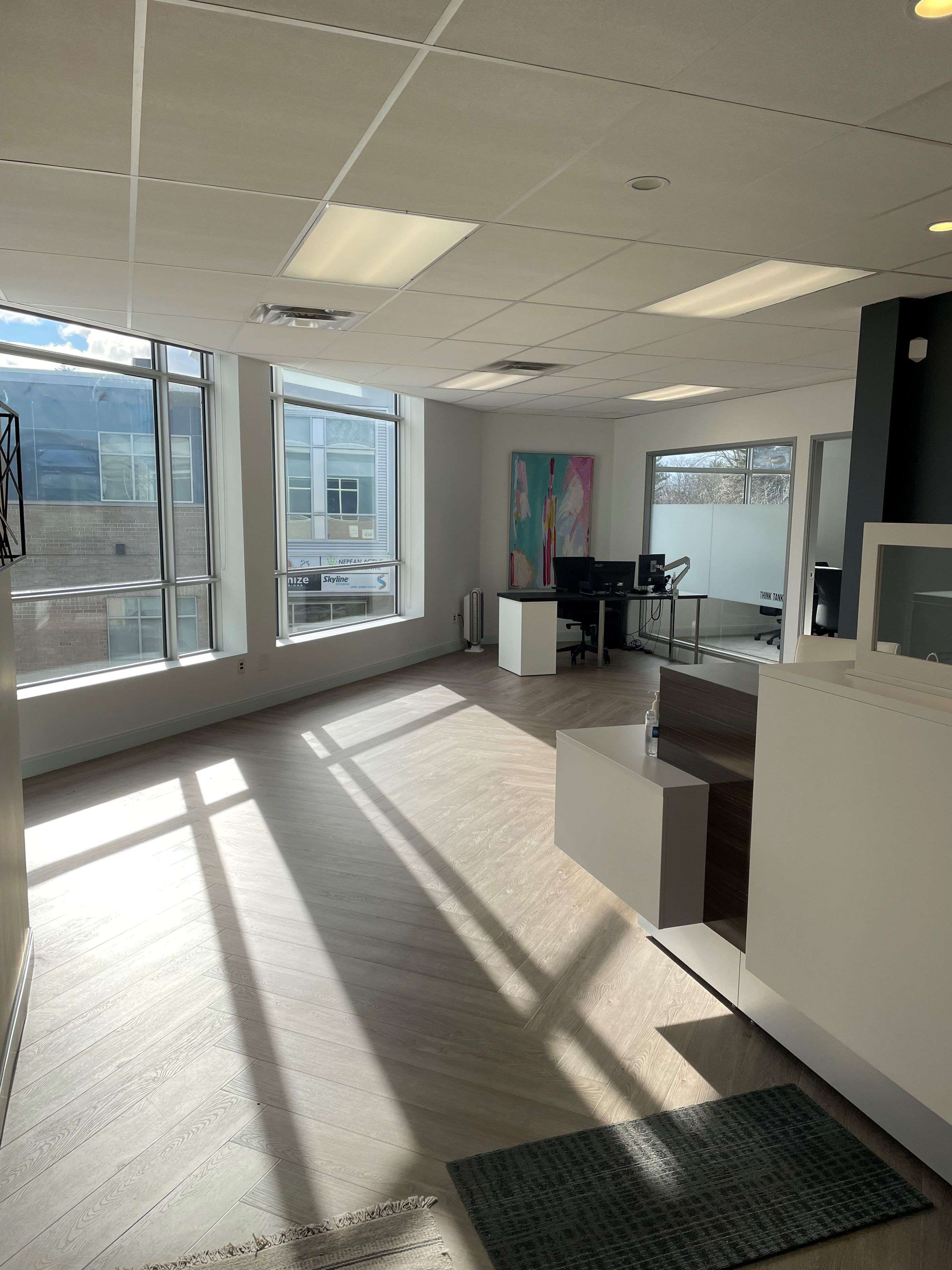 28 Deakin ST #201, Country Place - Pineglen - Crestview And Area, ON K2E 8B7