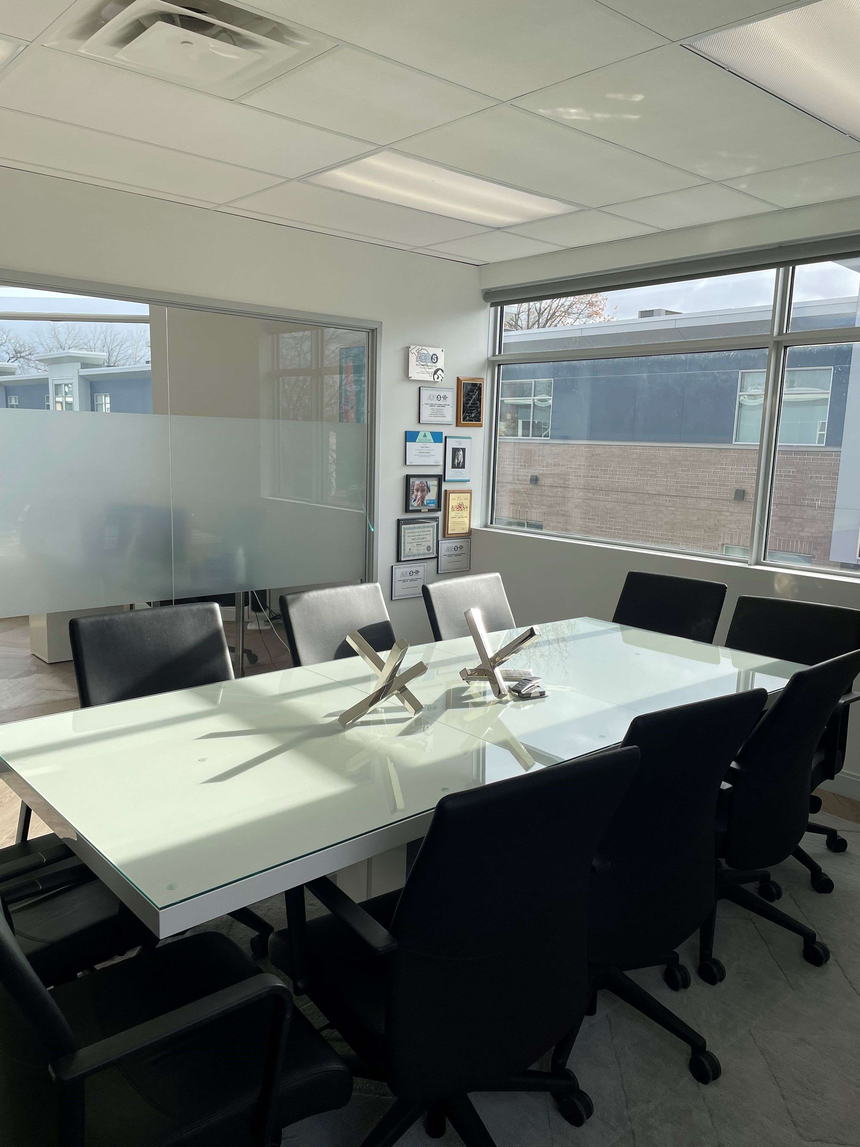 28 Deakin ST #201, Country Place - Pineglen - Crestview And Area, ON K2E 8B7