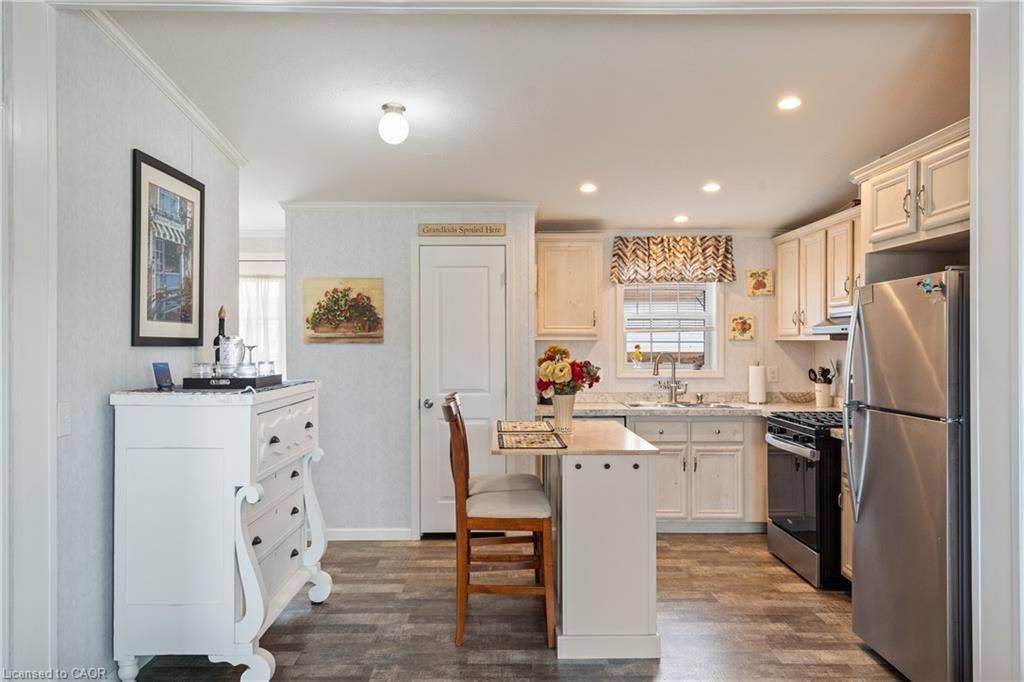 22 Copper Beech DR, Haldimand, ON N0A 1L0