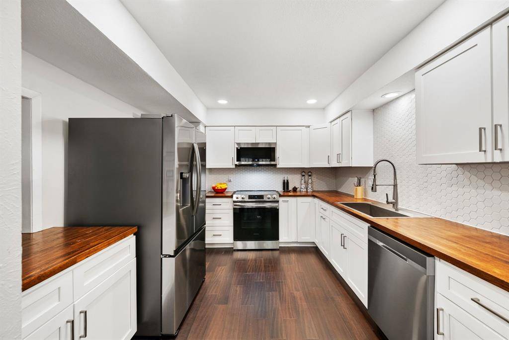 9810 Amberton Parkway, Dallas, TX 75243