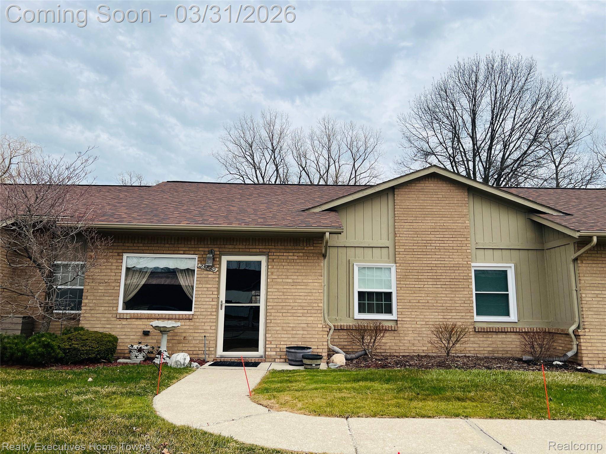 25860 Lira LN #5, Warren, MI 48089