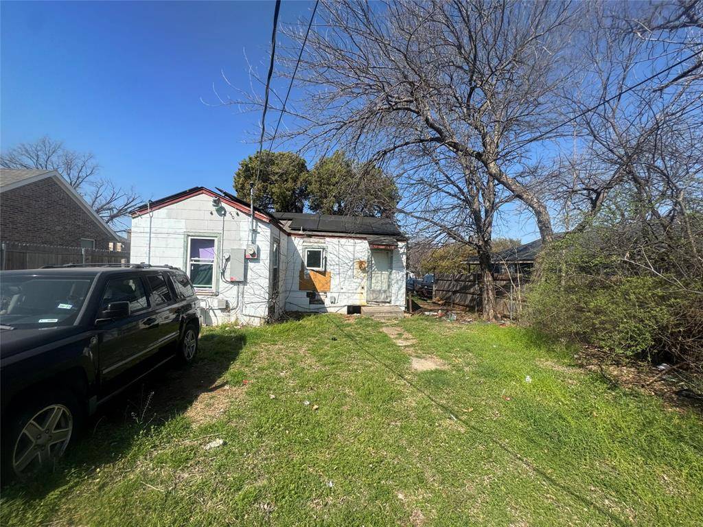 5933 Diaz Avenue, Fort Worth, TX 76107