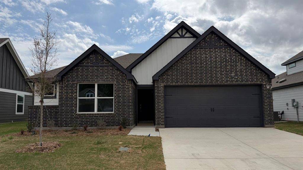 2076 Bobby Ashcraft Drive, Lindale, TX 75771