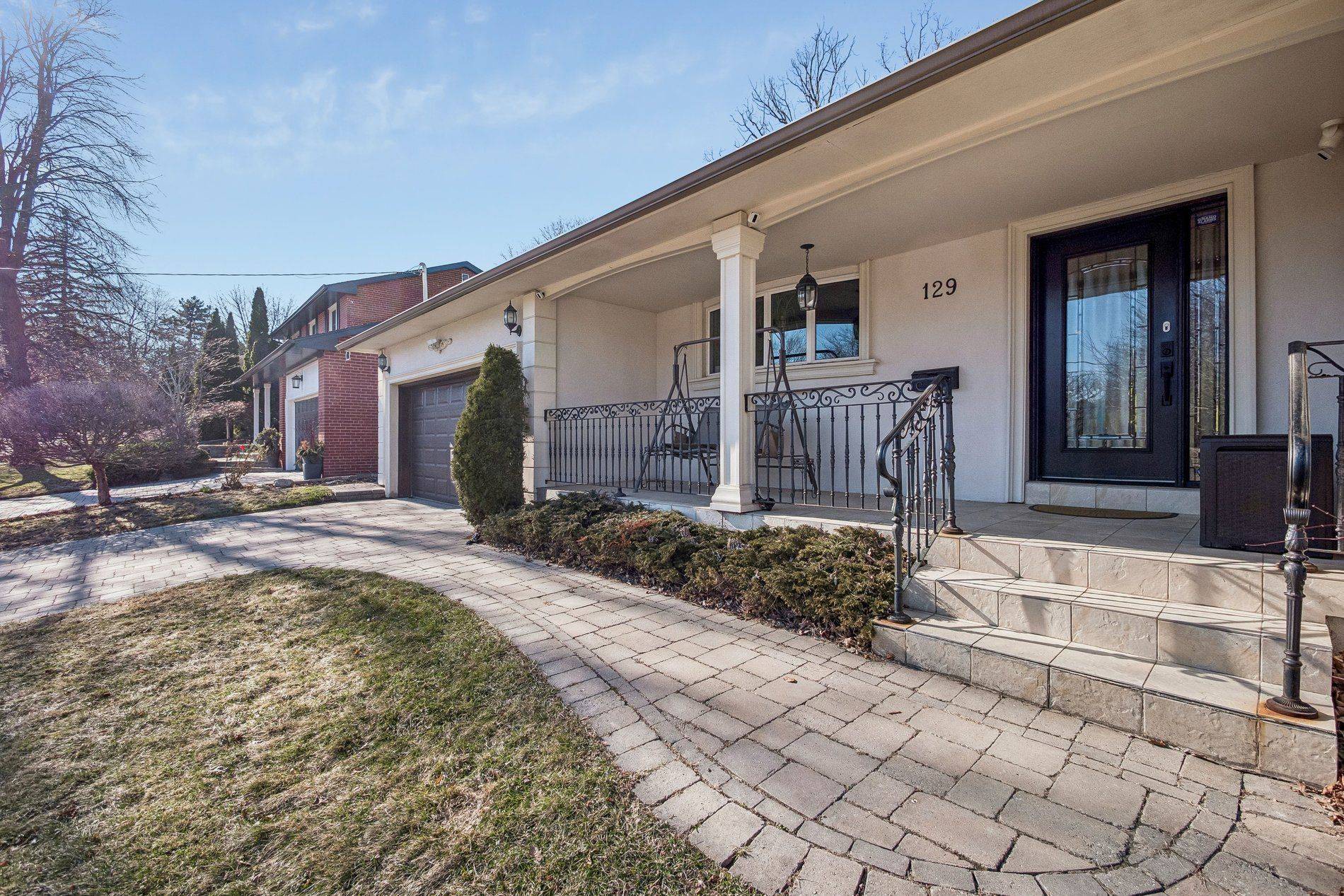129 Bannatyne DR, Toronto C12, ON M2L 2P5