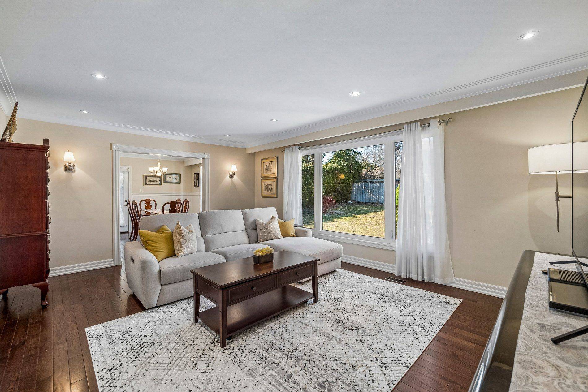 129 Bannatyne DR, Toronto C12, ON M2L 2P5