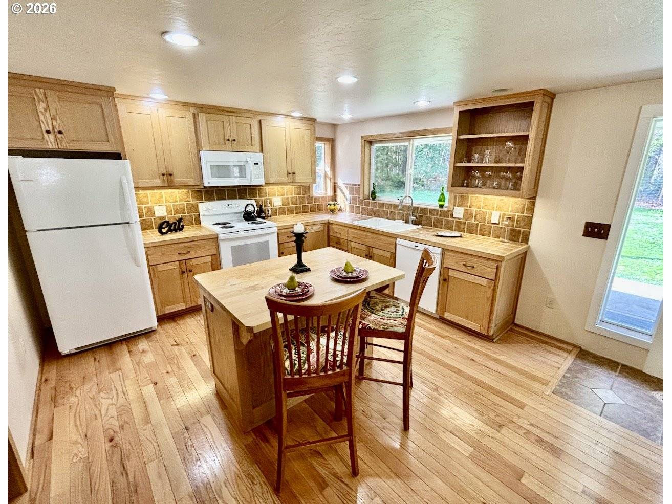 55433 MCKENZIE HWY, Blue River, OR 97413