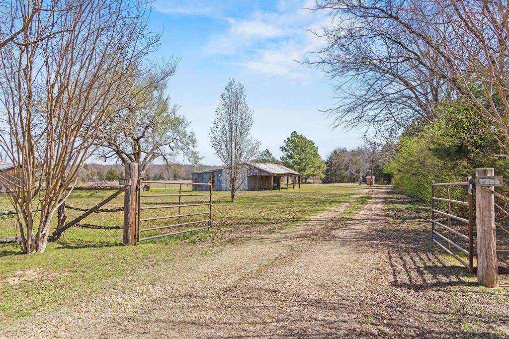 1393 County Road 2250, Ivanhoe, TX 75447