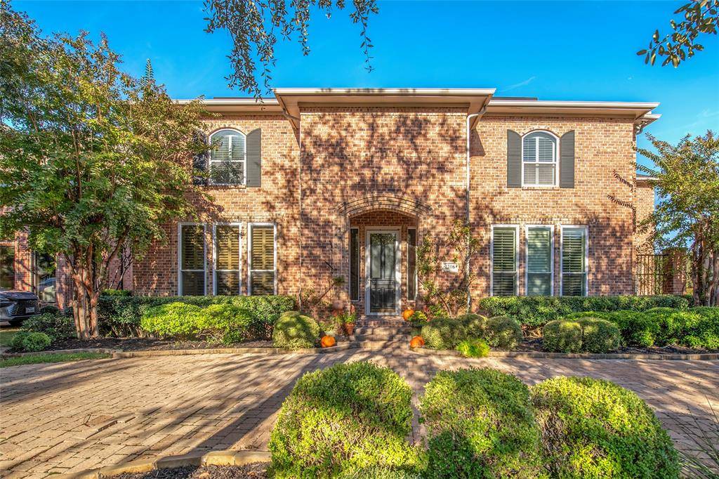 2206 Clearspring Drive N, Irving, TX 75063