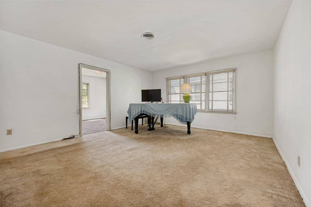 4123 Huckleberry Circle, Dallas, TX 75216