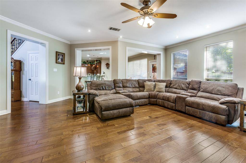 3840 Walden Way, Dallas, TX 75287