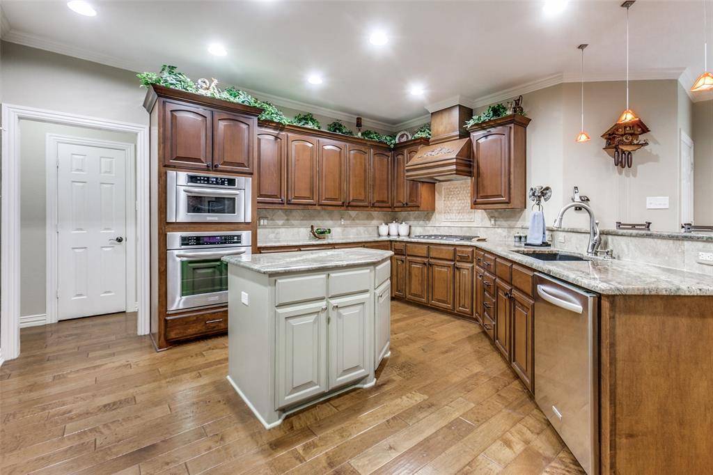 3840 Walden Way, Dallas, TX 75287