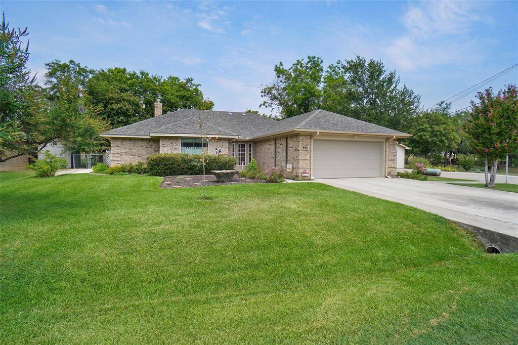 642 Half Moon Way, Runaway Bay, TX 76426