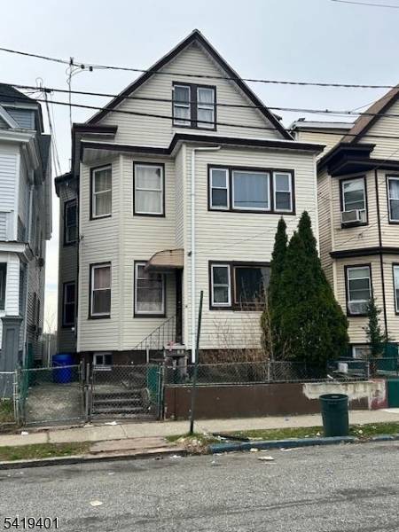 14 19Th Ave, Paterson City, NJ 07513