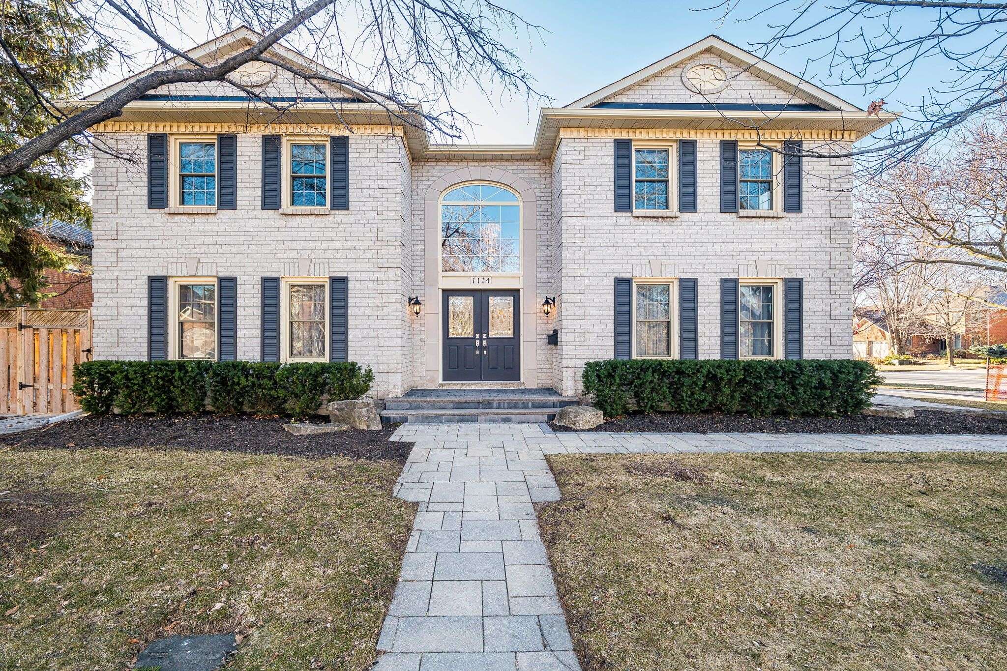 1114 Ballantry RD, Oakville, ON L6H 5L1