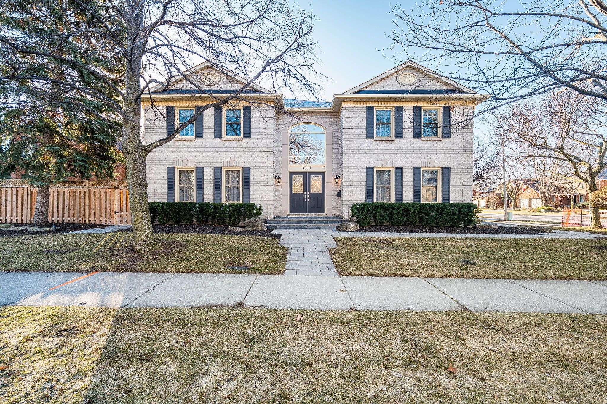 1114 Ballantry RD, Oakville, ON L6H 5L1