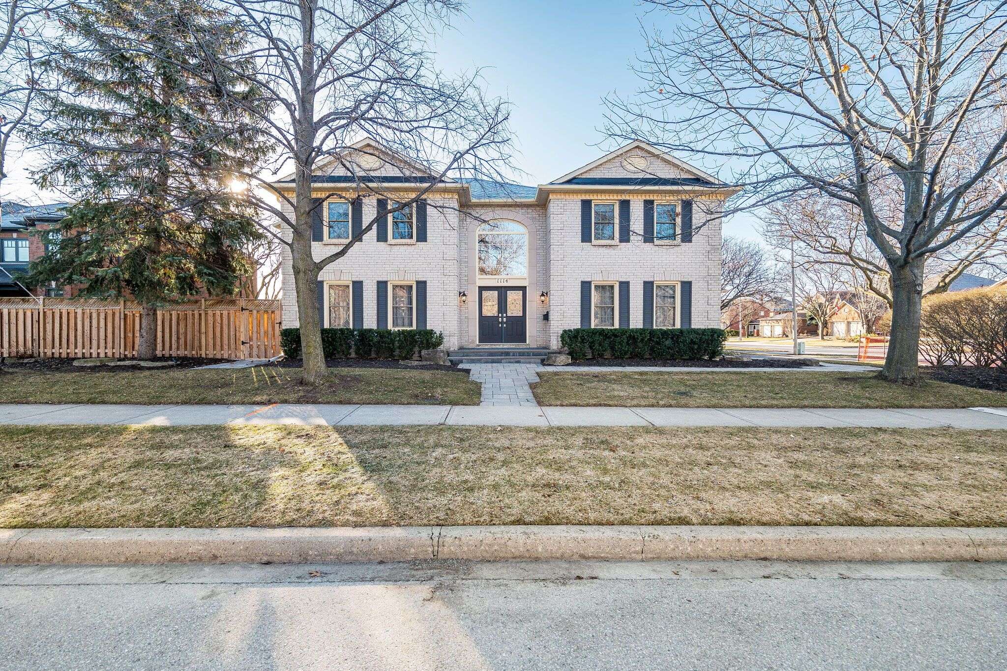 1114 Ballantry RD, Oakville, ON L6H 5L1