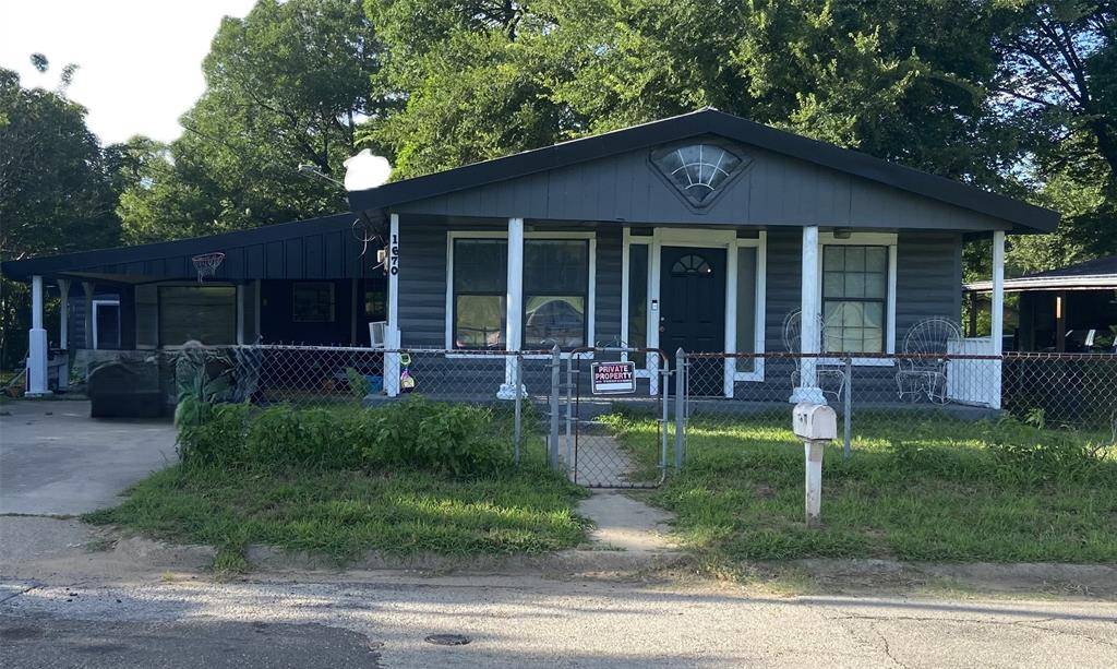 1670 Shiloh, Paris, TX 75460