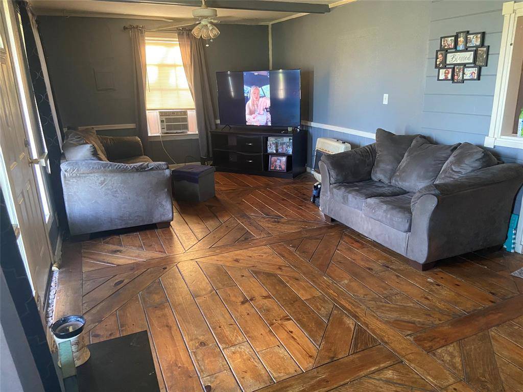 1670 Shiloh, Paris, TX 75460