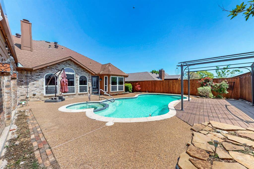 622 Meadowcrest Drive, Highland Village, TX 75077