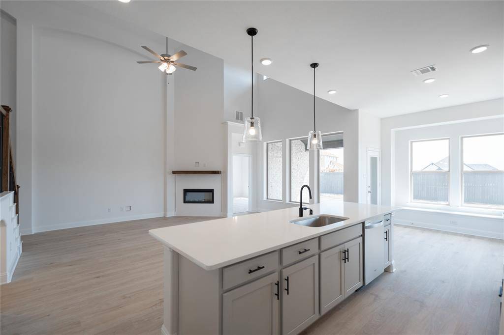 7118 Blackbrush Drive, Midlothian, TX 76065