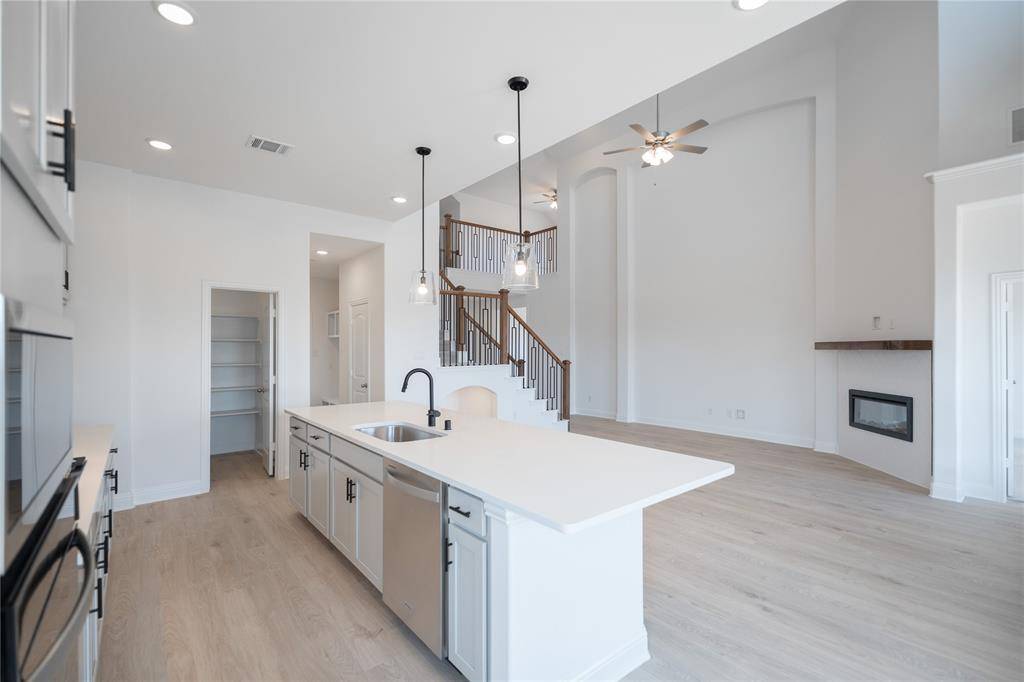 7118 Blackbrush Drive, Midlothian, TX 76065