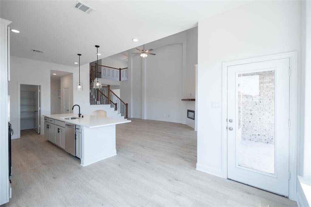 7118 Blackbrush Drive, Midlothian, TX 76065