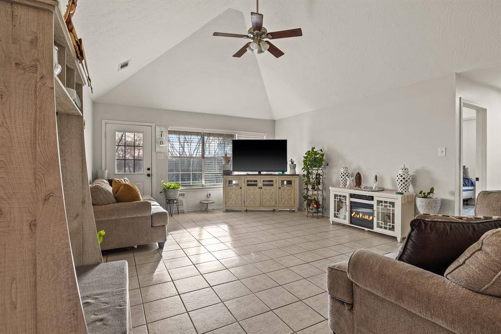 2927 Old Paris Road, Mount Pleasant, TX 75455