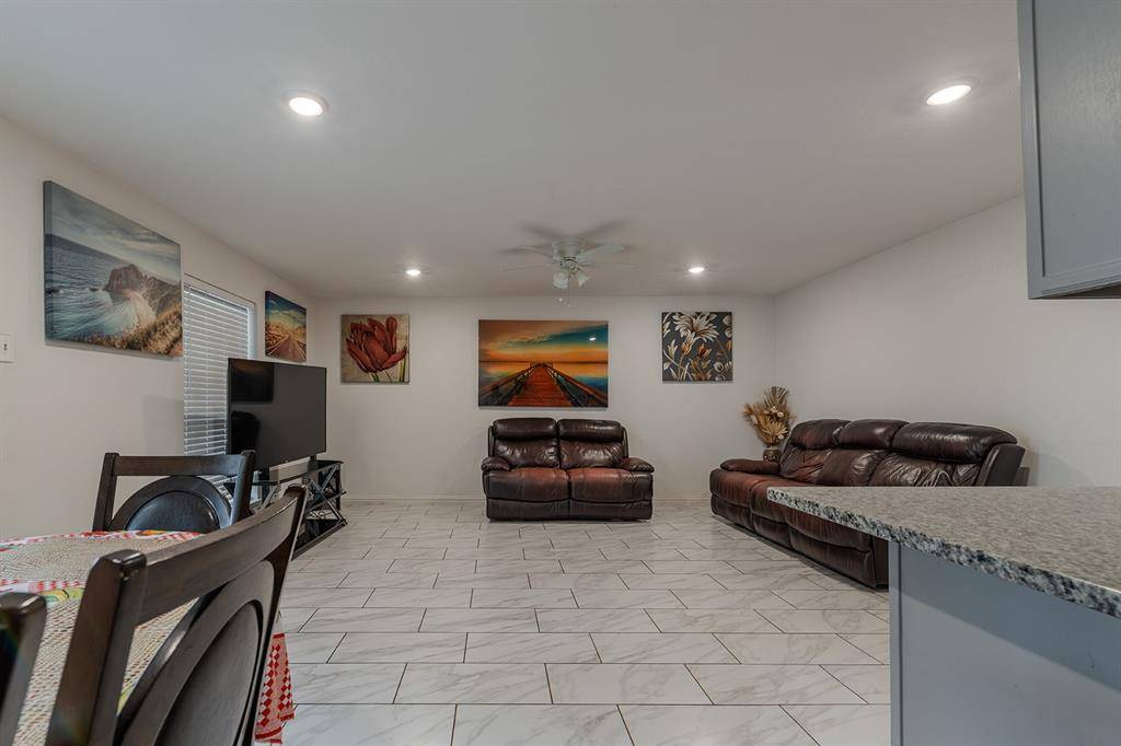 2721 W Oakdale Road, Irving, TX 75060