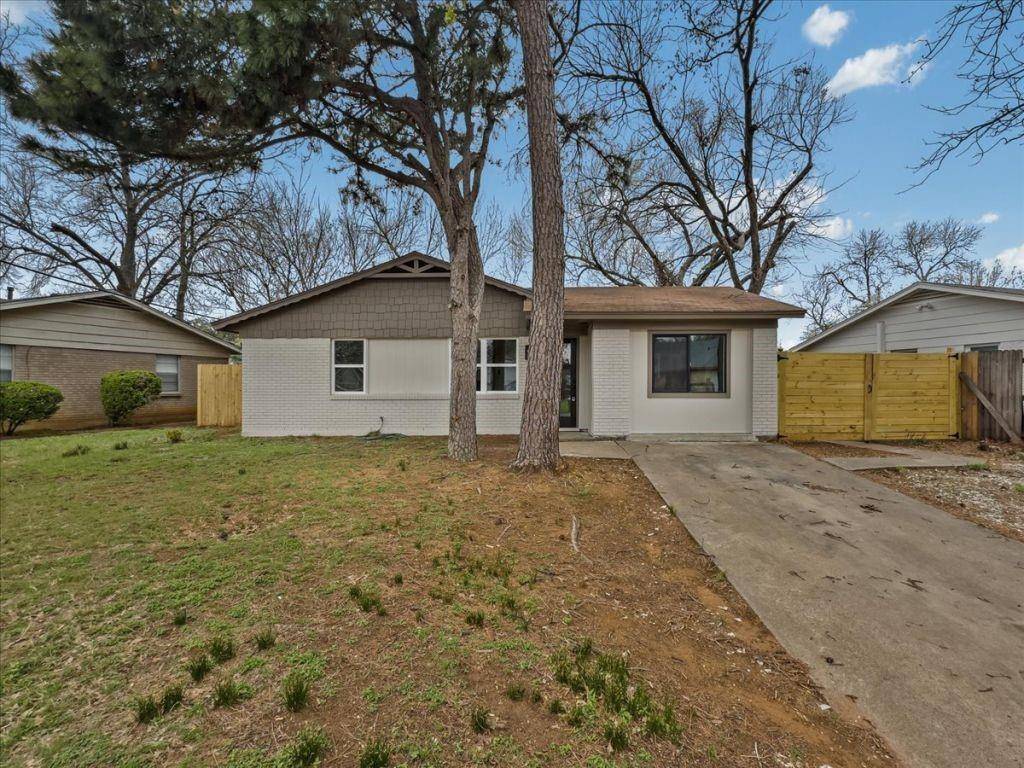 802 Nl Robinson Drive, Arlington, TX 76011