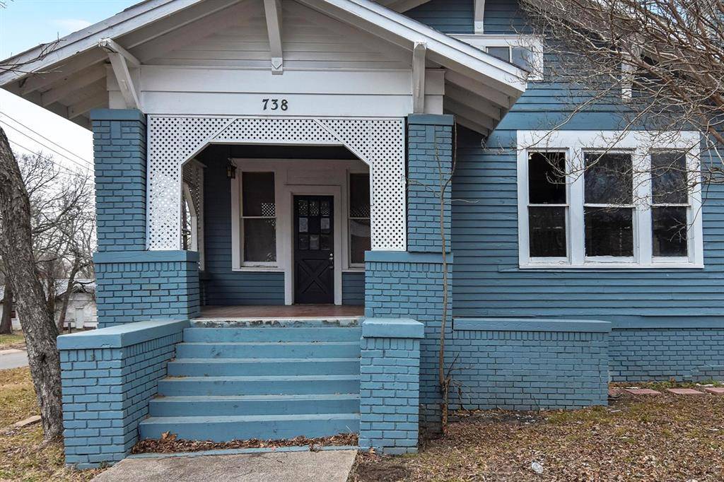 738 SW 1st Street, Paris, TX 75460