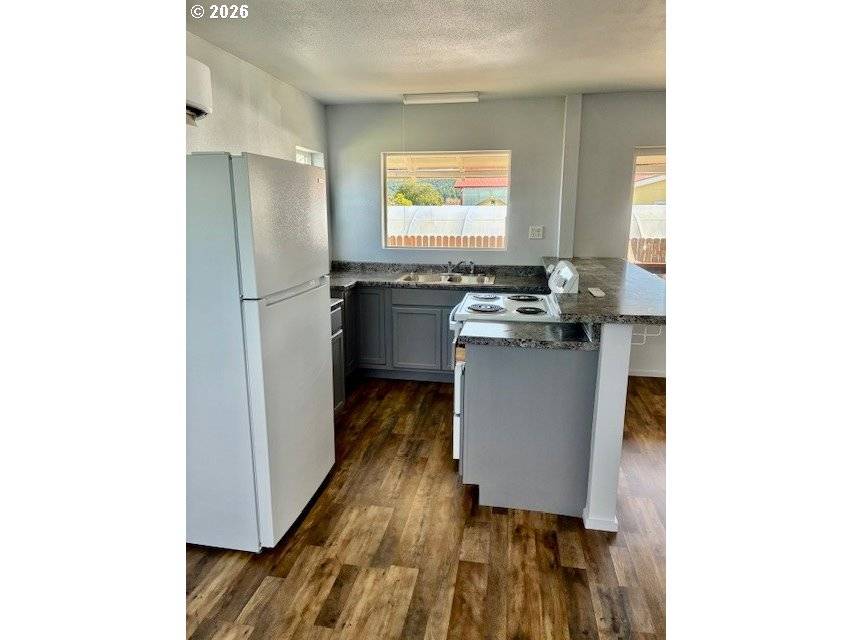 130 N 7TH ST, Lakeside, OR 97449