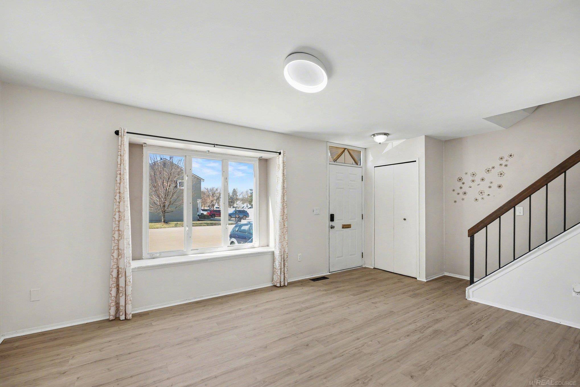 37586 Charter Oaks BLVD, Clinton Twp, MI 48036