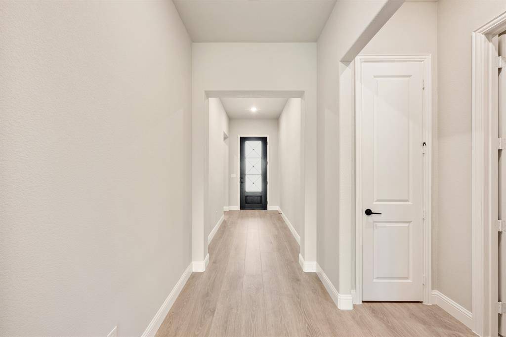 1036 Snowy Owl Drive, Alvarado, TX 76009