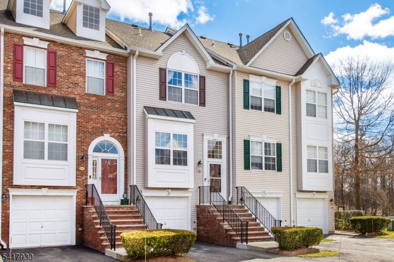 239 Terrace Lake Dr, Butler Boro, NJ 07405