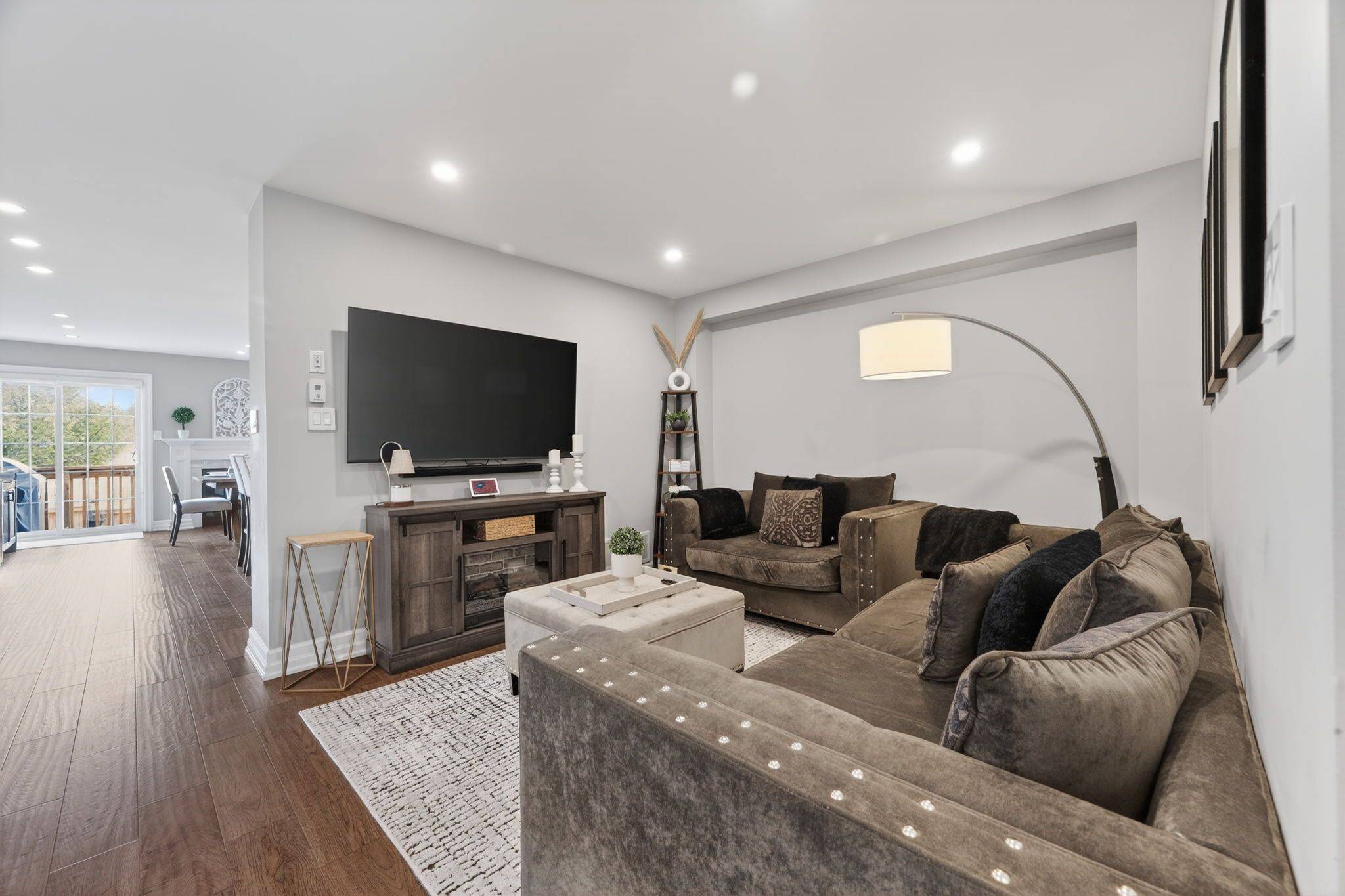 123 RUSSEL DR, Bradford West Gwillimbury, ON L3Z 3B9