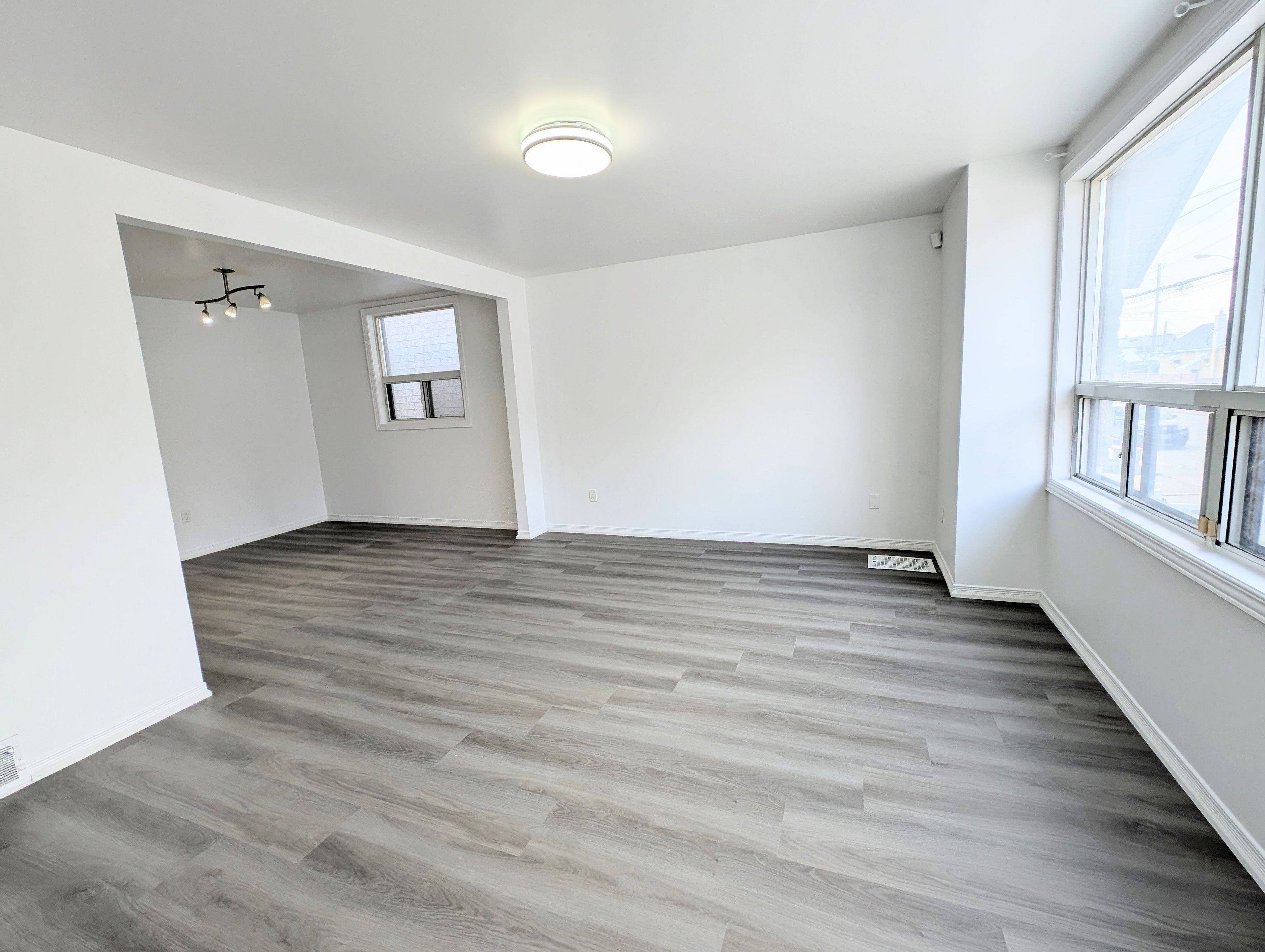 53 Dunraven DR, Toronto W03, ON M6M 1G9