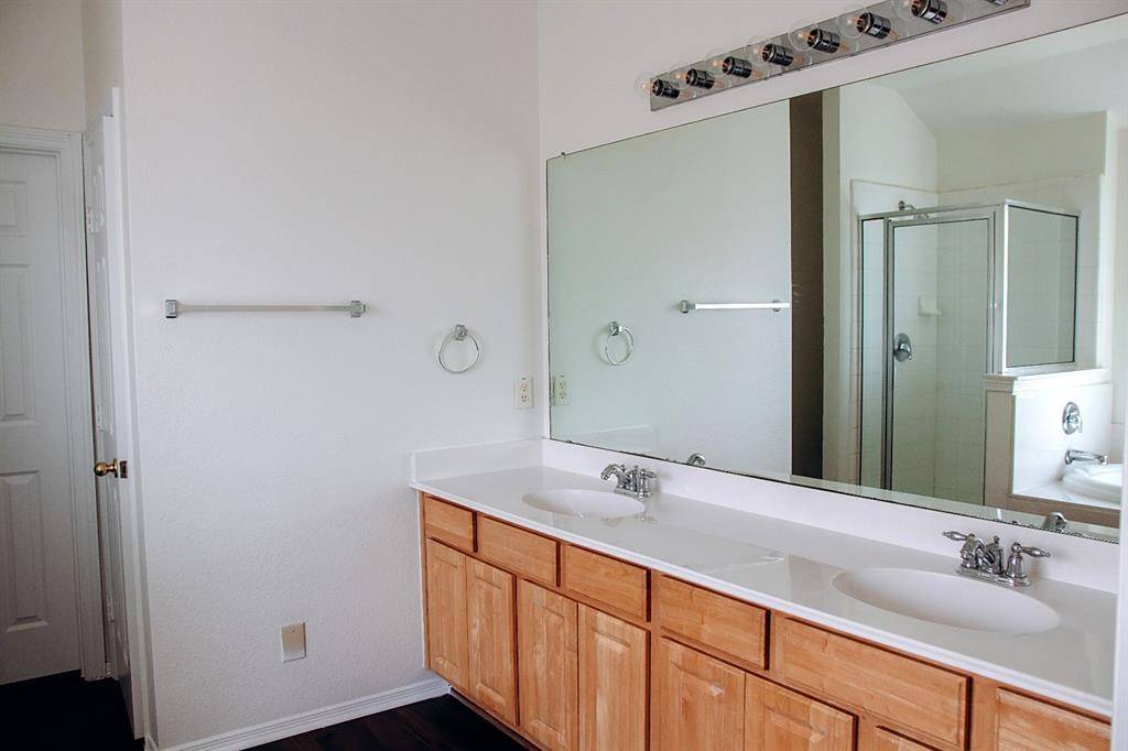 4707 Valleyview Drive, Mansfield, TX 76063