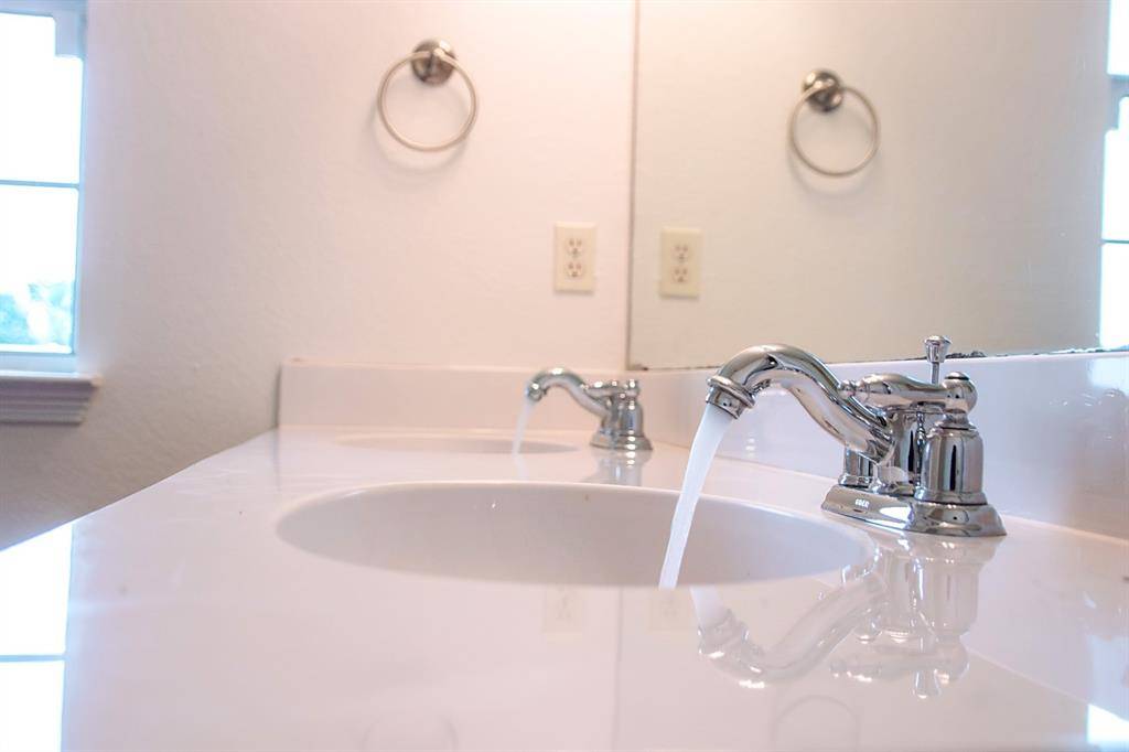 4707 Valleyview Drive, Mansfield, TX 76063