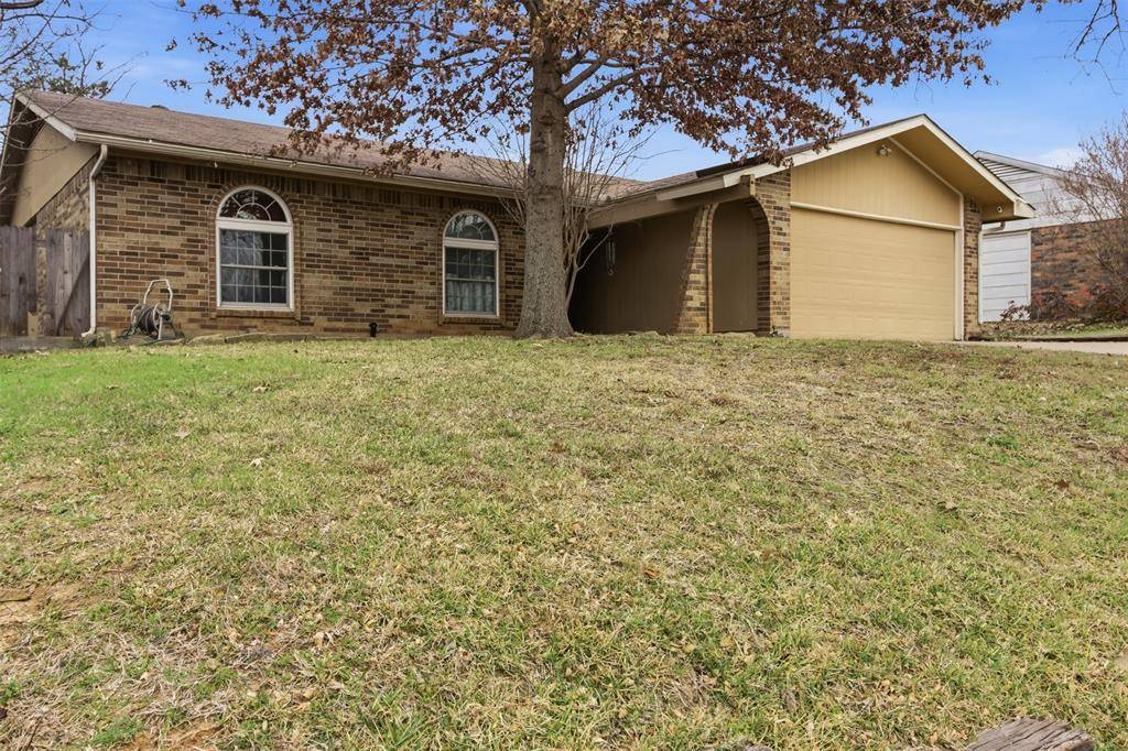 4217 Glen Pines Drive, Arlington, TX 76016