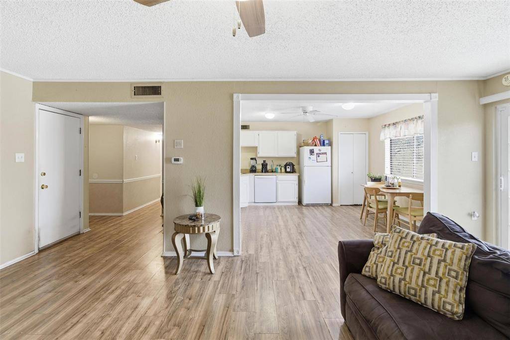 4217 Glen Pines Drive, Arlington, TX 76016