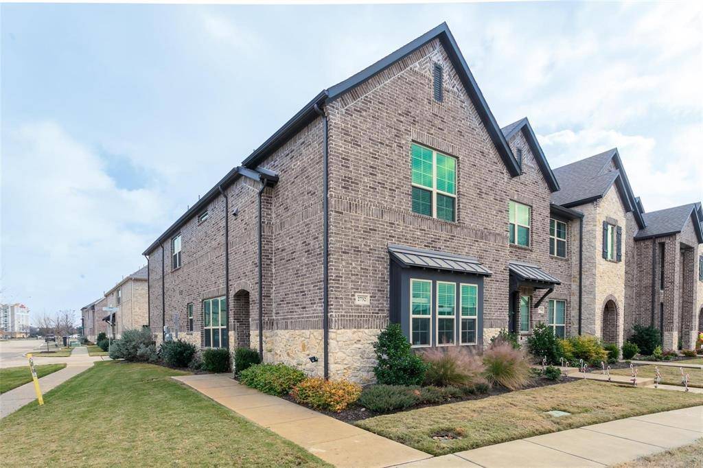 2732 Vista Park Lane, Lewisville, TX 75067