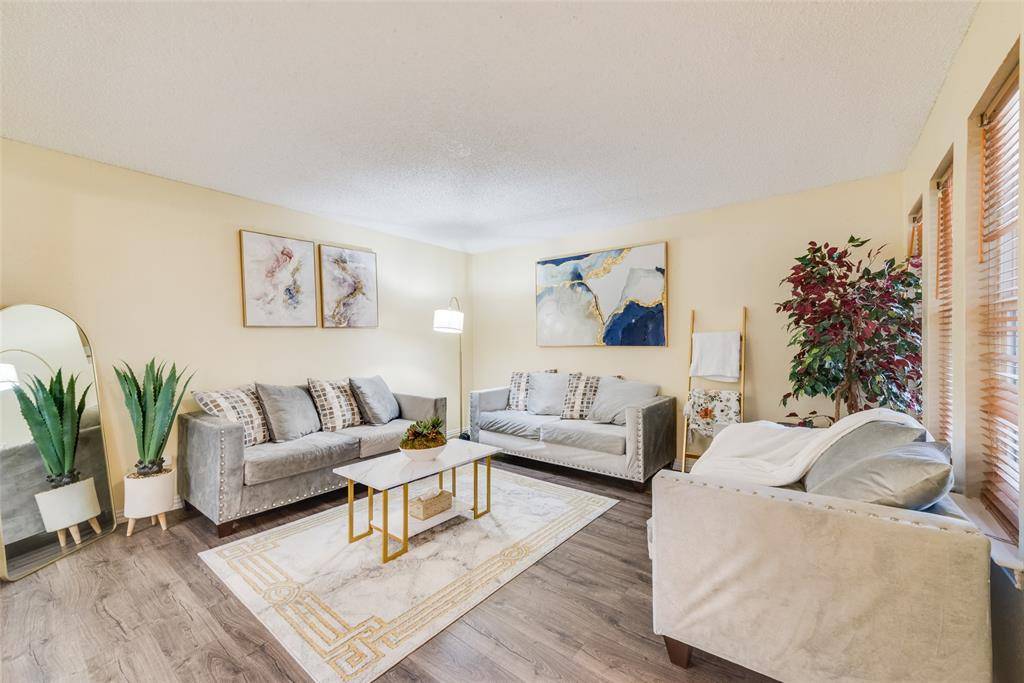 527 Towne House Lane, Richardson, TX 75081