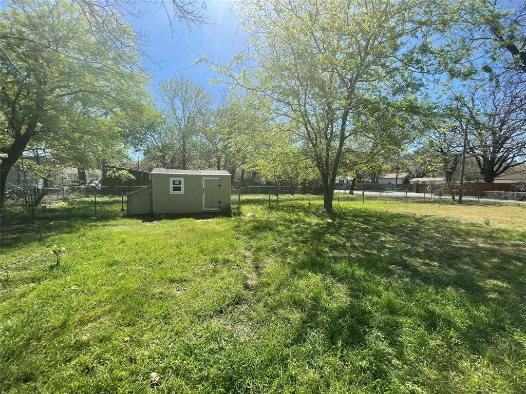 1100 Poe Street, Azle, TX 76020