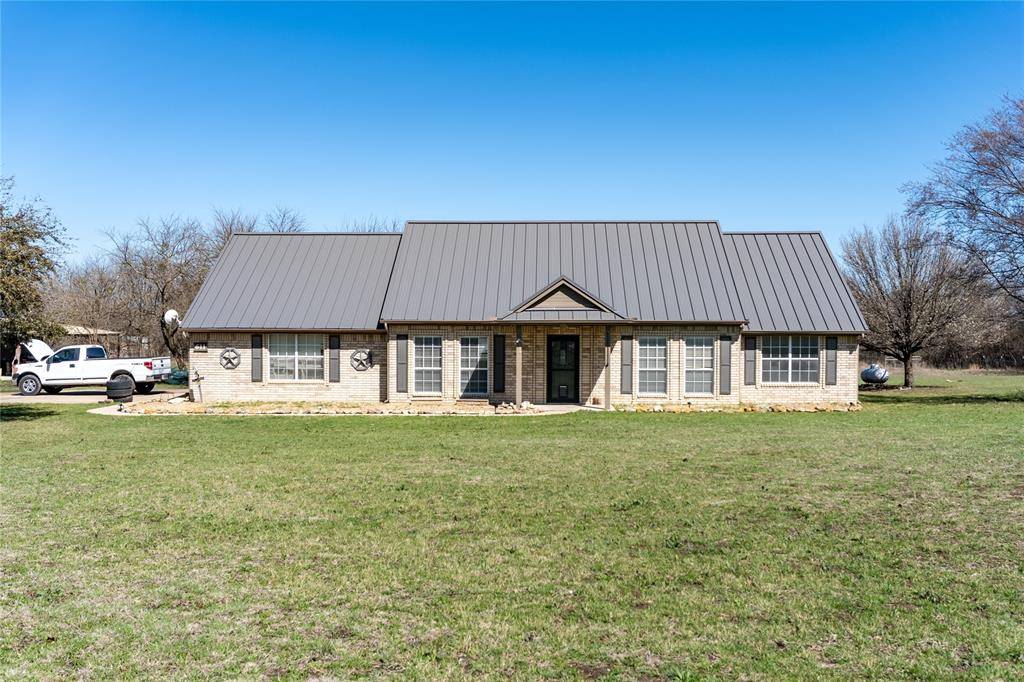 611 Gladness, Rhome, TX 76078